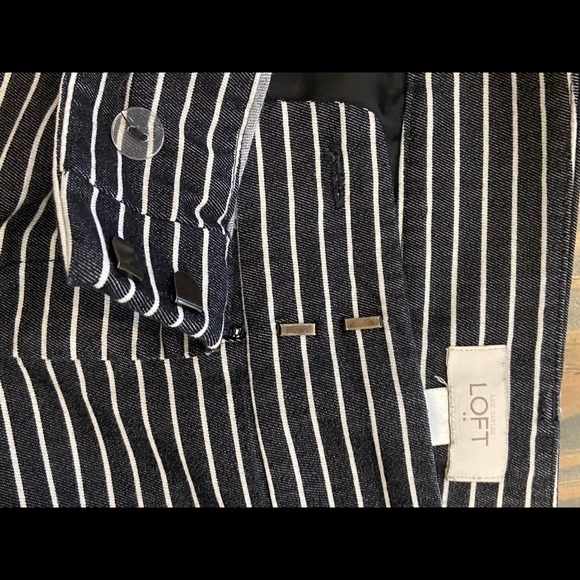 Loft Black with White stripe capri Size 6 - Picture 4 of 4